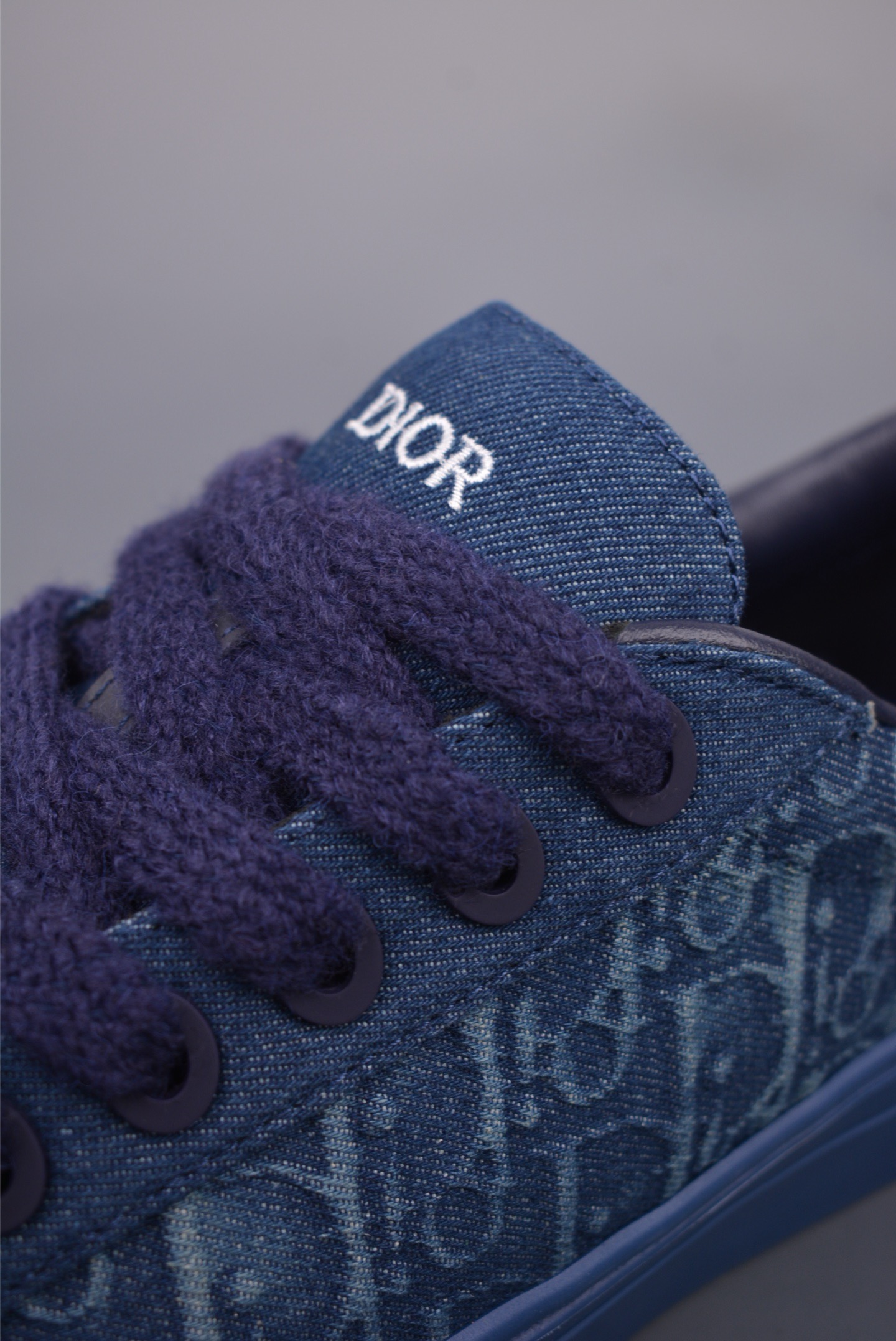 DR B33 SNEAKER