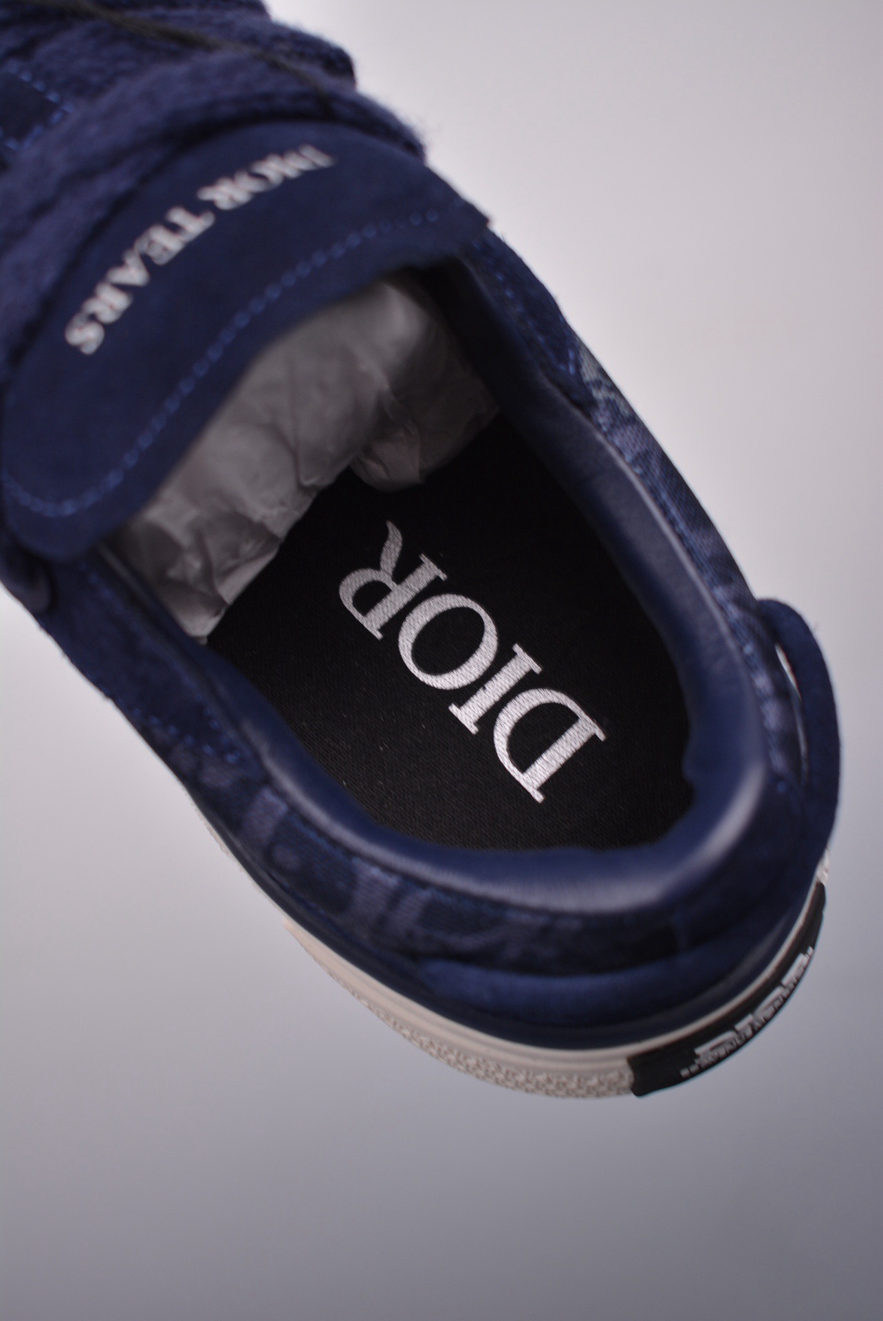 DR B33 SNEAKER