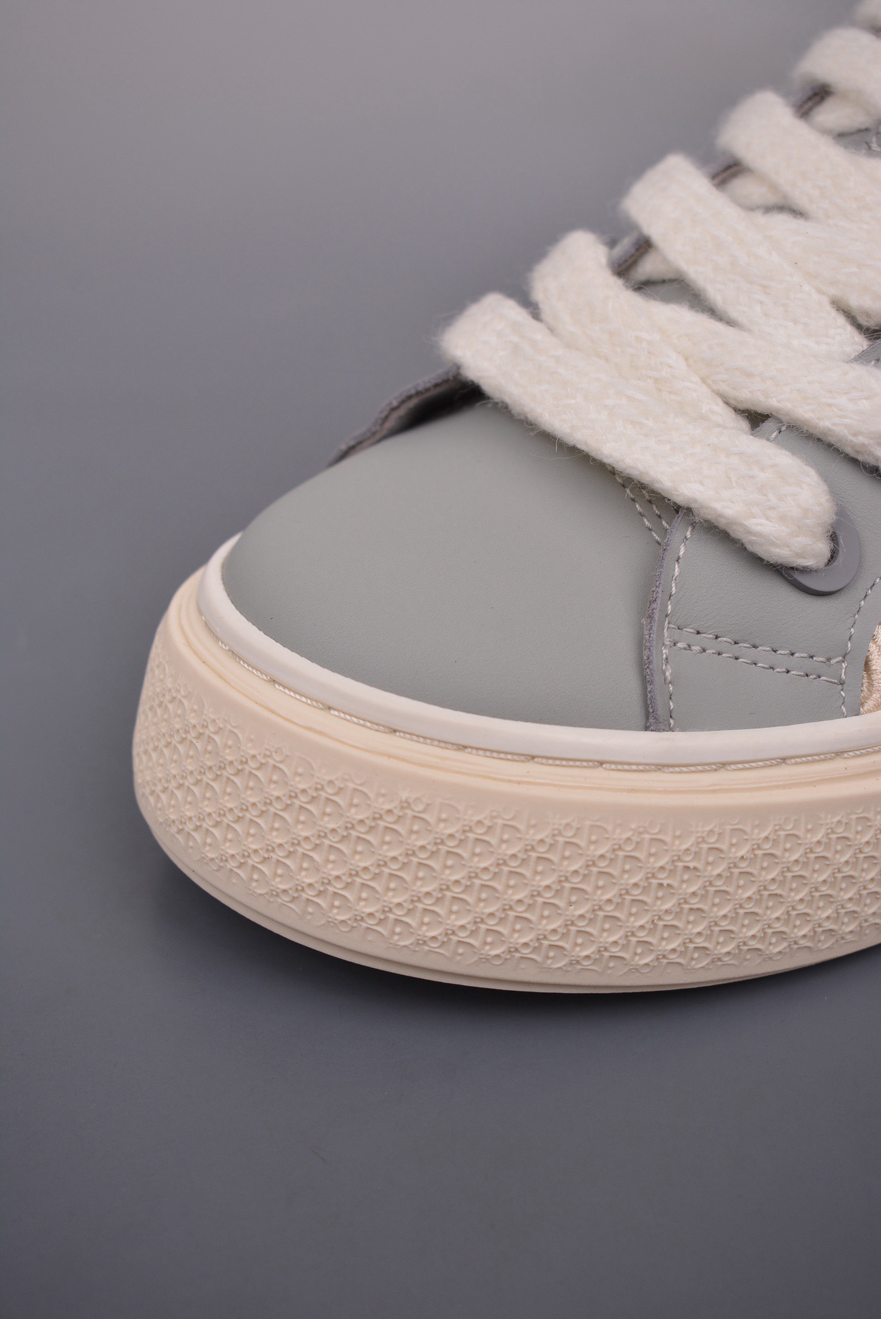 DR B33 SNEAKER