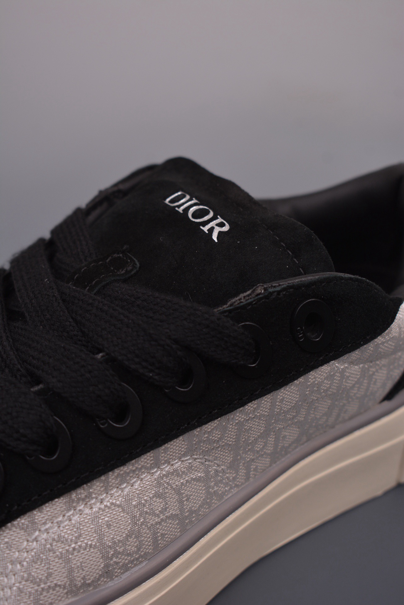 DR B33 SNEAKER