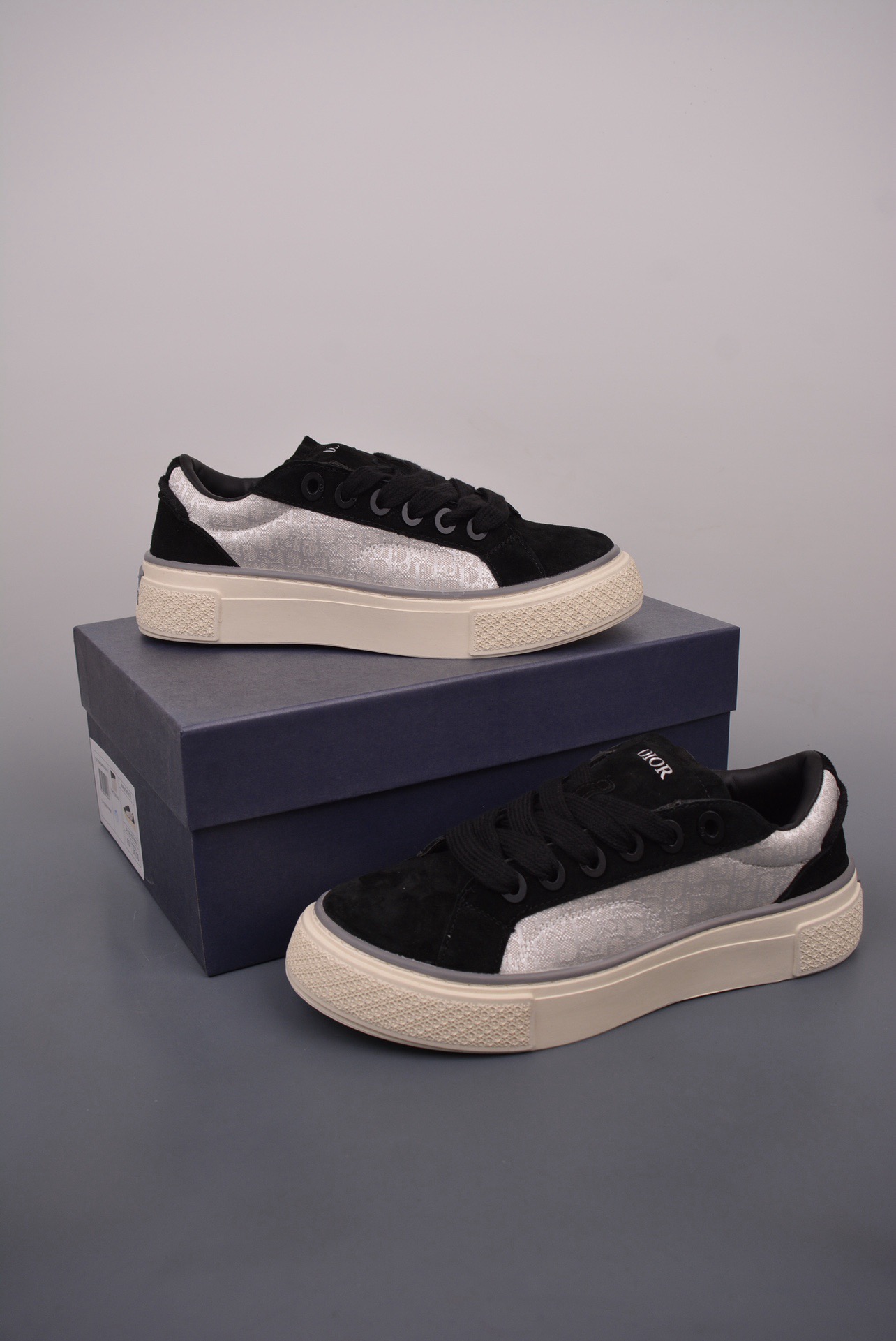DR B33 SNEAKER