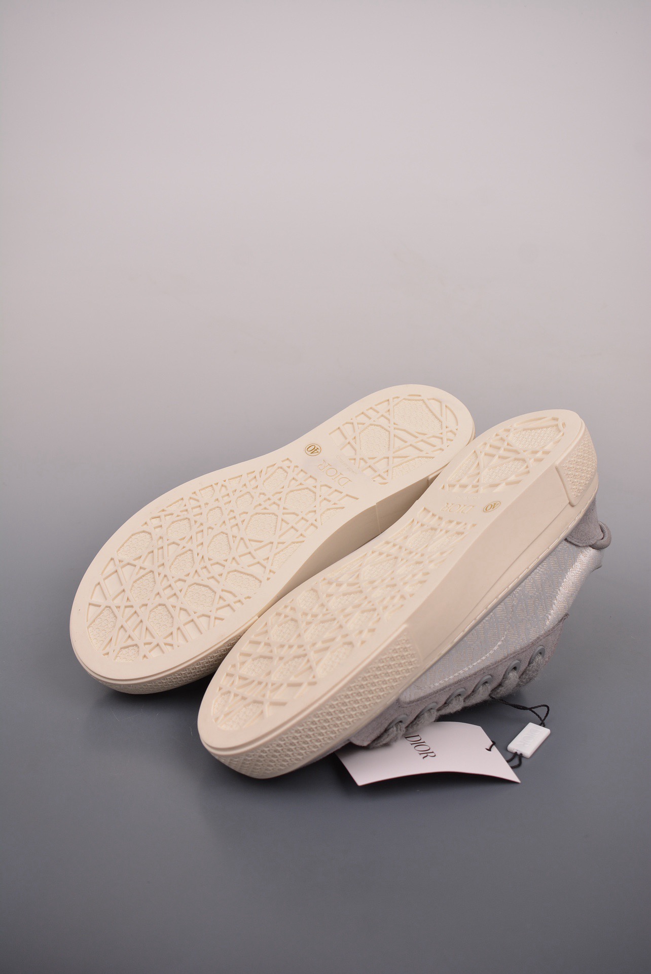 DR B33 SNEAKER