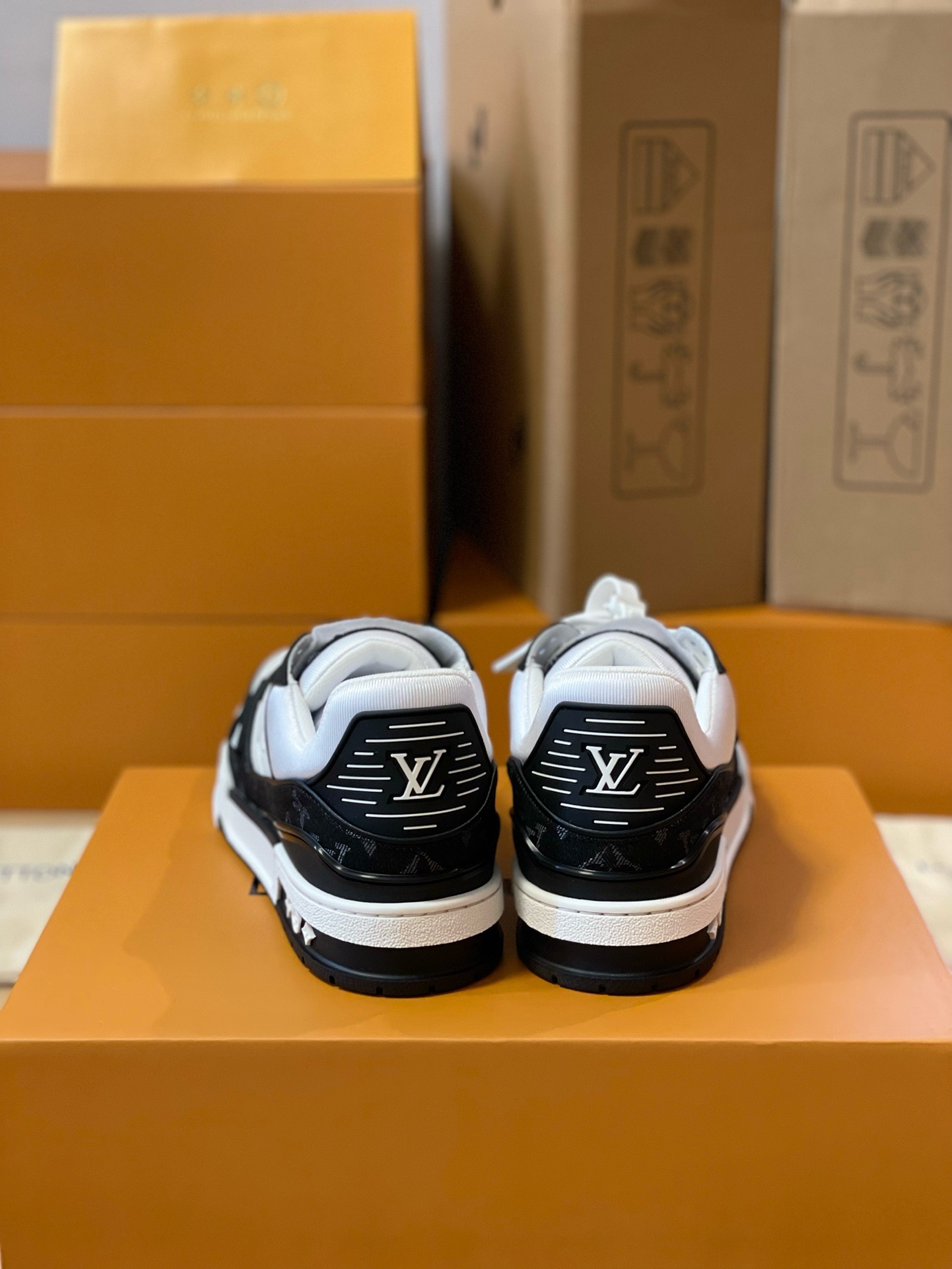 Loui Vuitto TRAINER SNEAKER