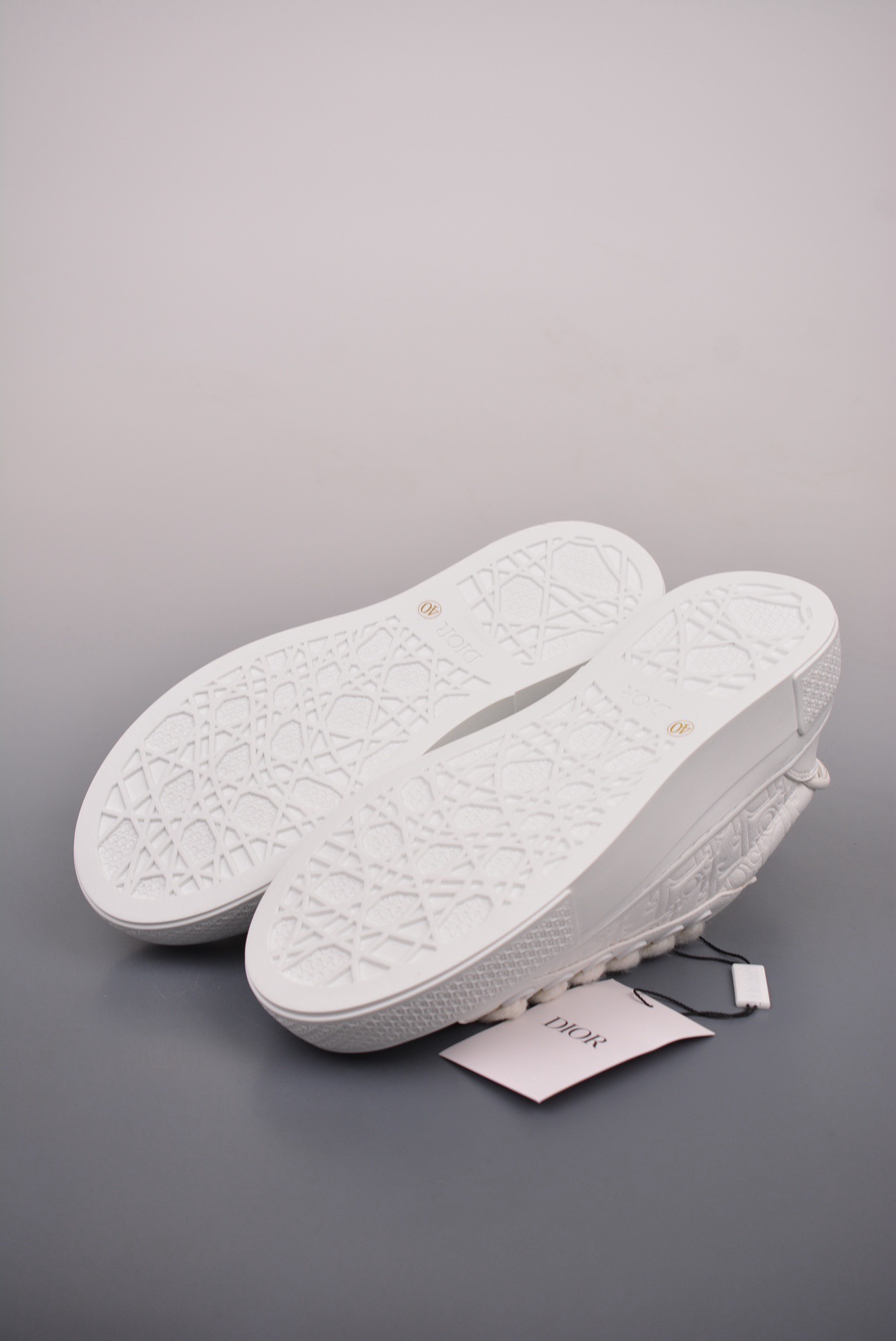 DR B33 SNEAKER