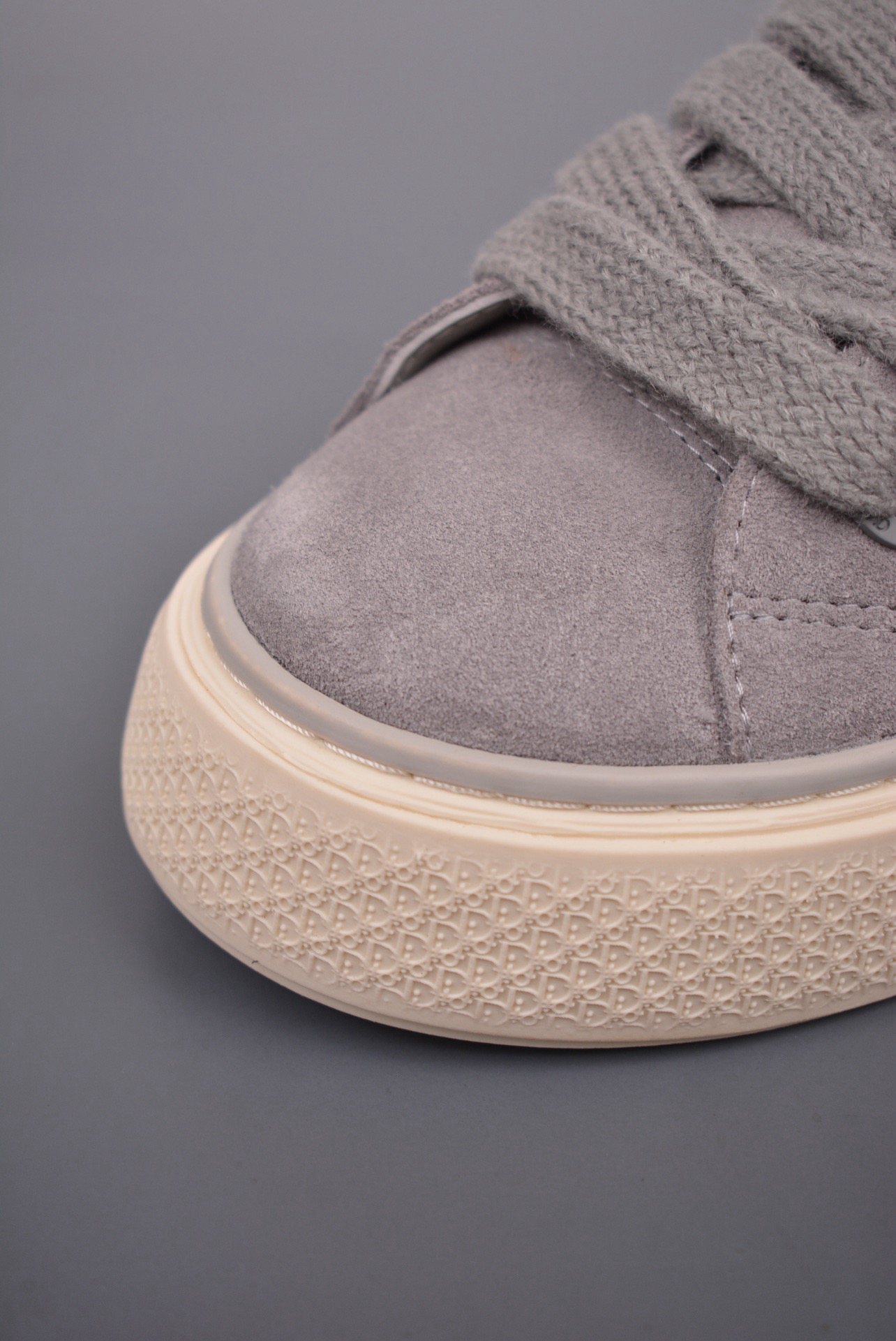 DR B33 SNEAKER