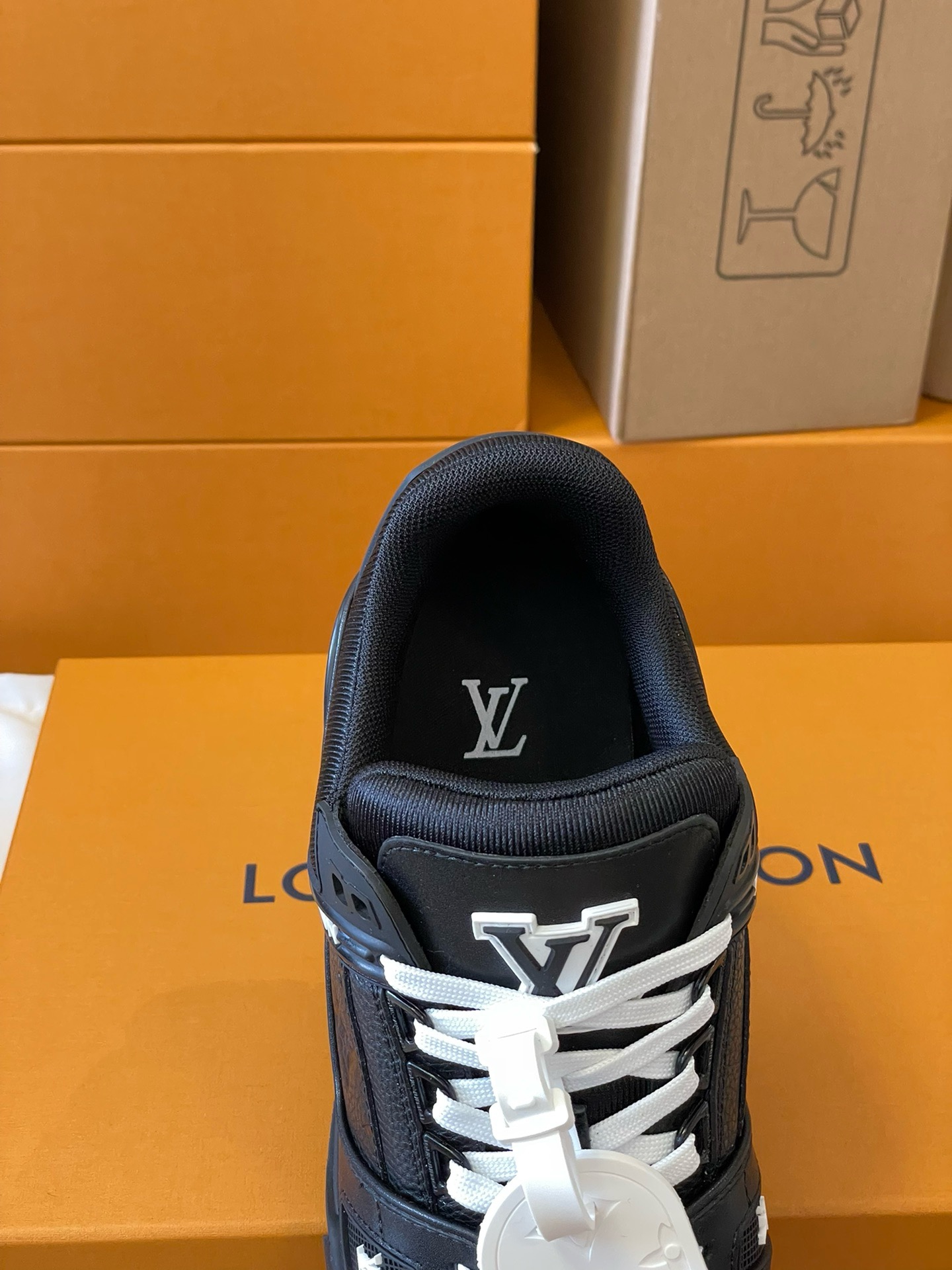 Loui Vuitto TRAINER SNEAKER