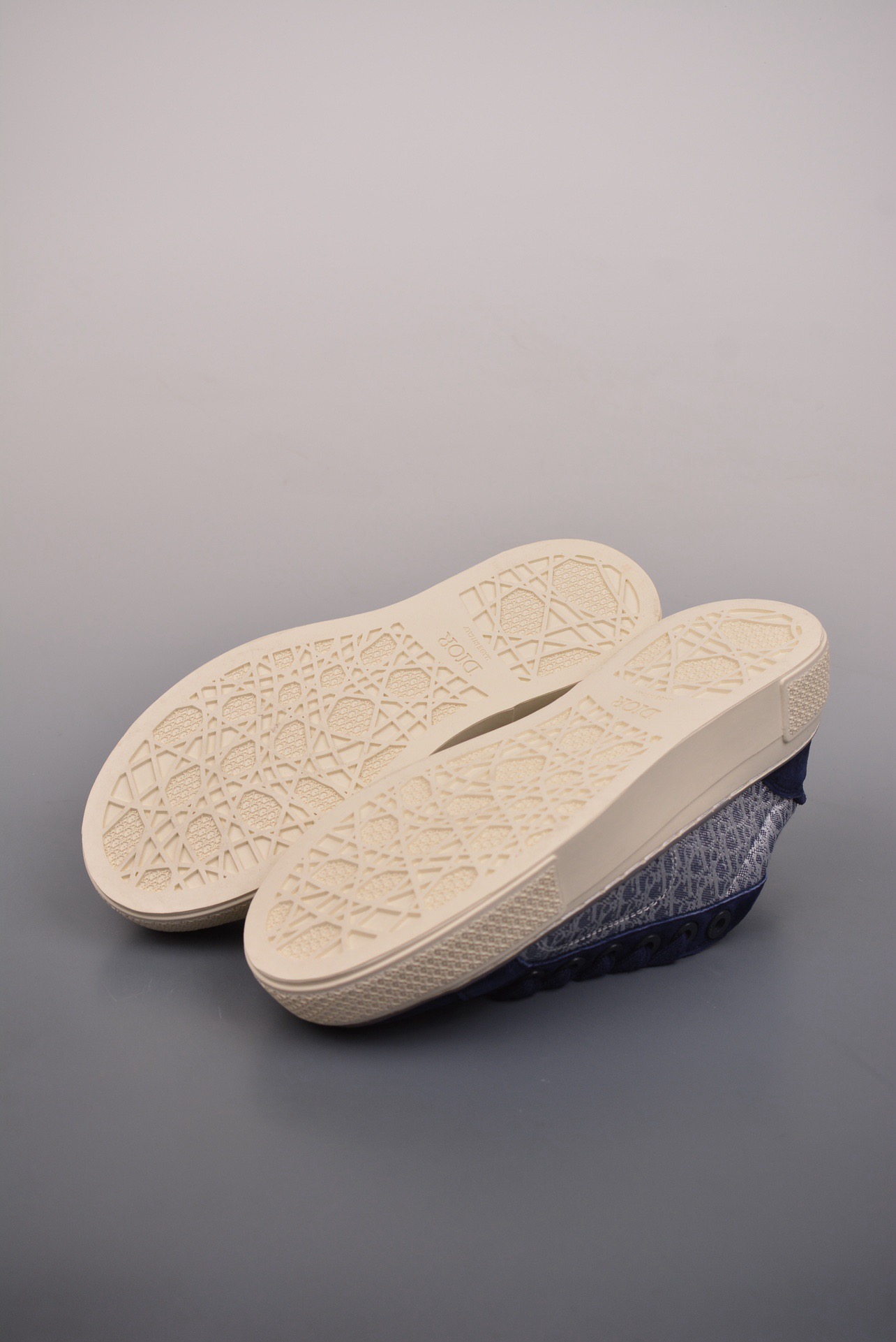 DR B33 SNEAKER