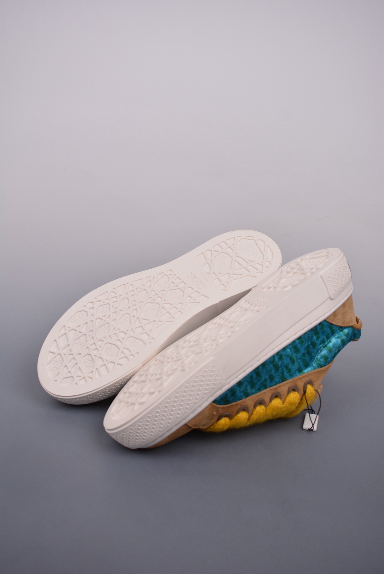 DR B33 SNEAKER