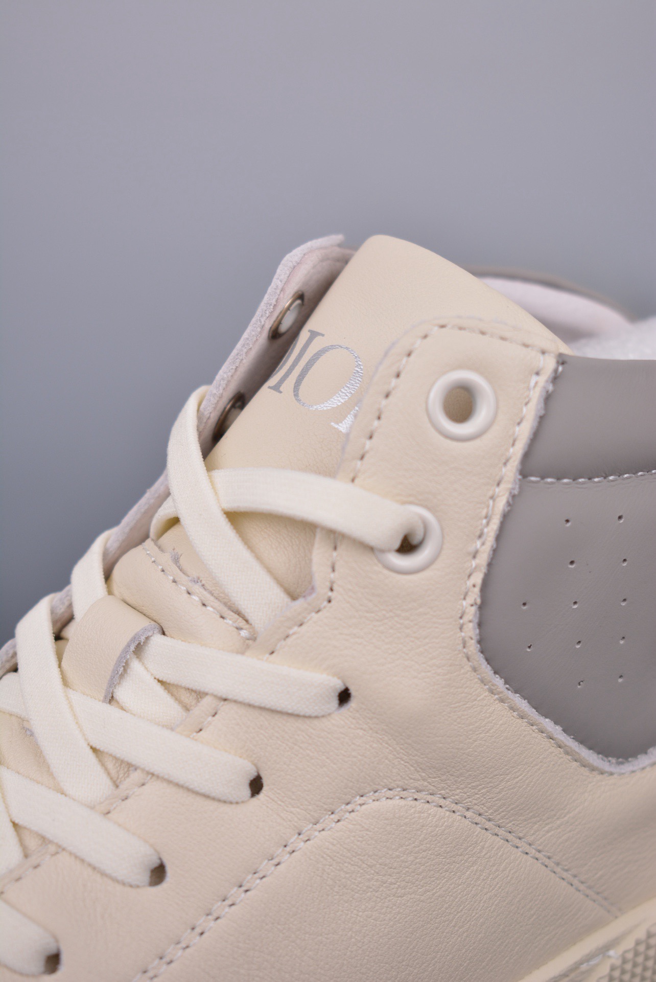 DR B33 SNEAKER