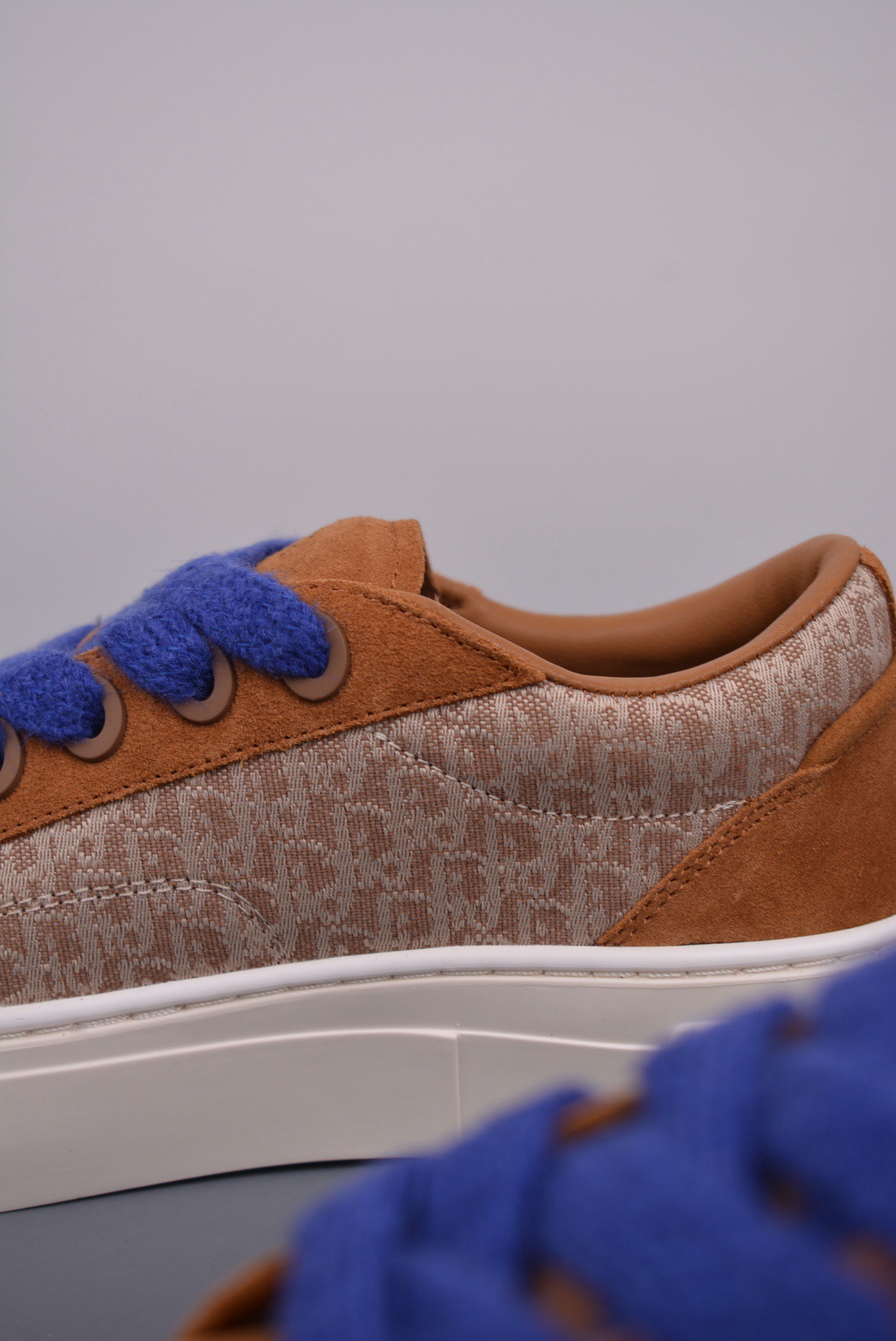 DR B33 SNEAKER