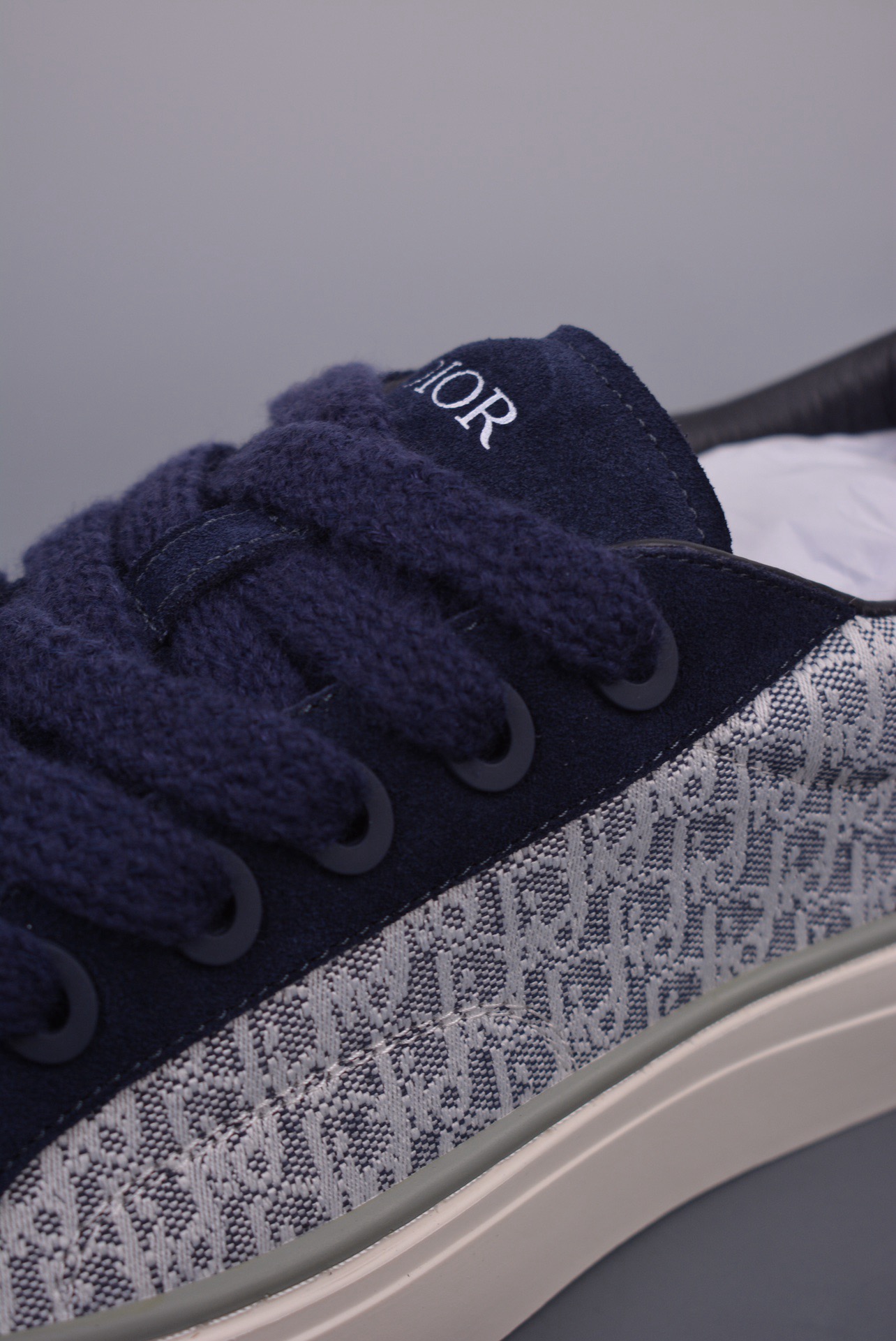 DR B33 SNEAKER
