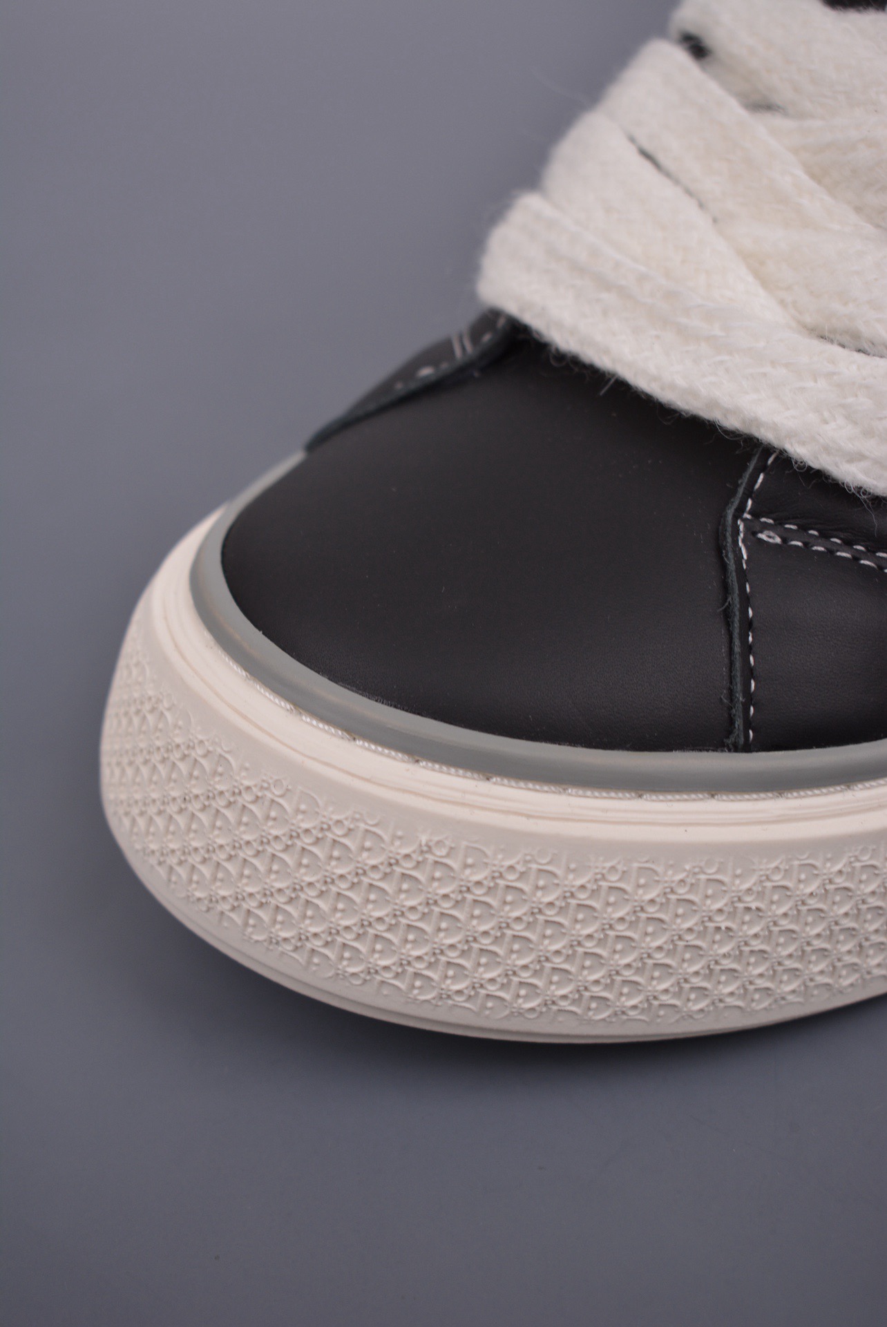 DR B33 SNEAKER
