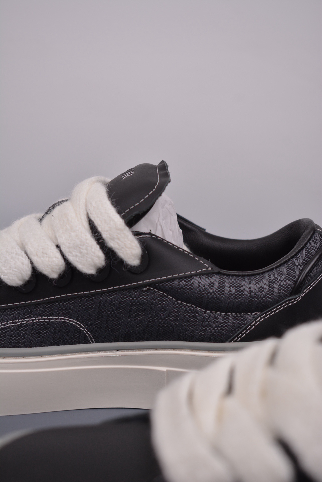 DR B33 SNEAKER