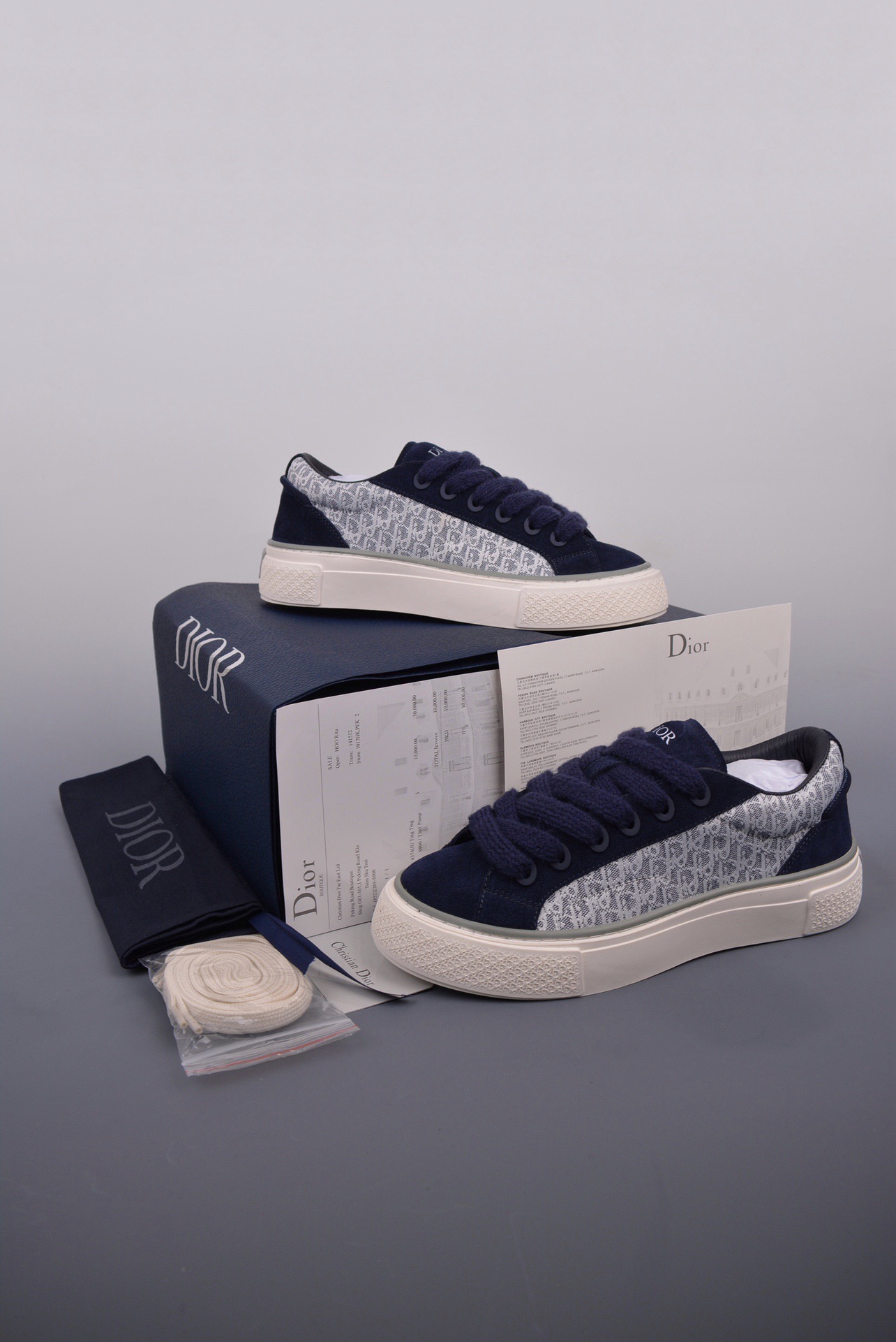 DR B33 SNEAKER