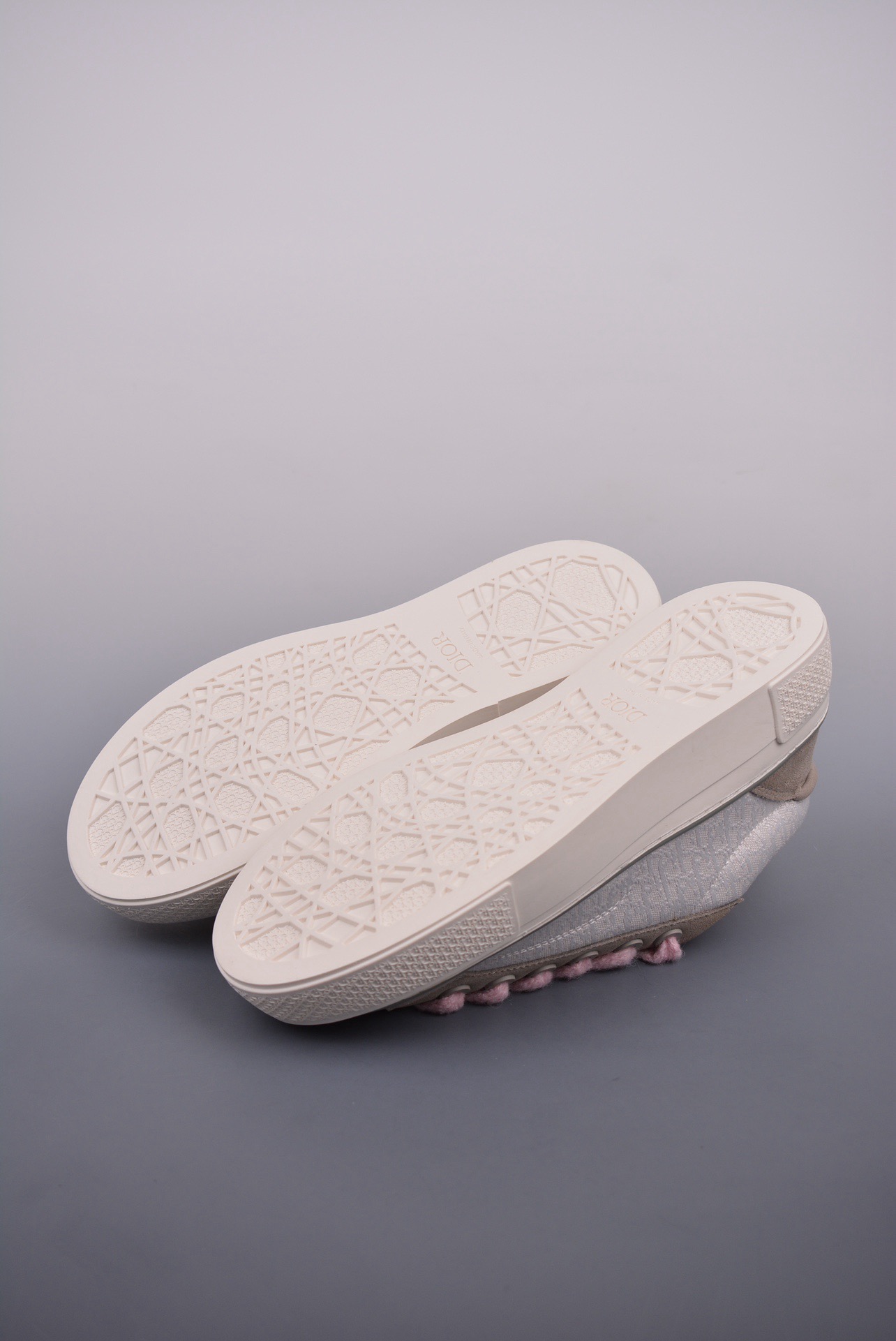 DR B33 SNEAKER