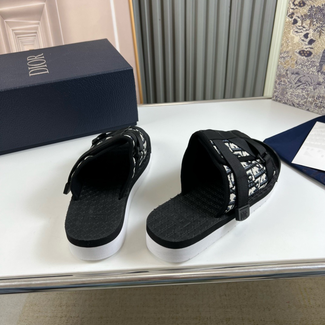DR Slippers
